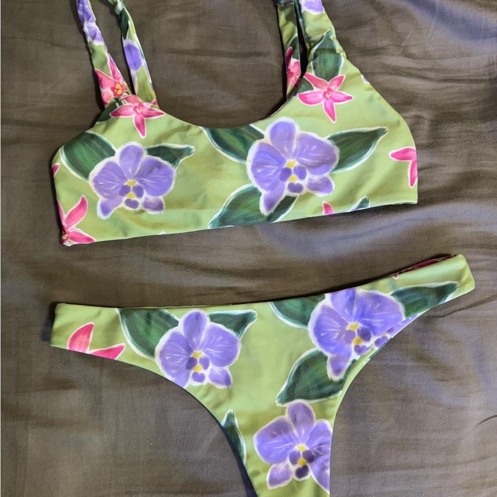 Benoa swim - garden isle